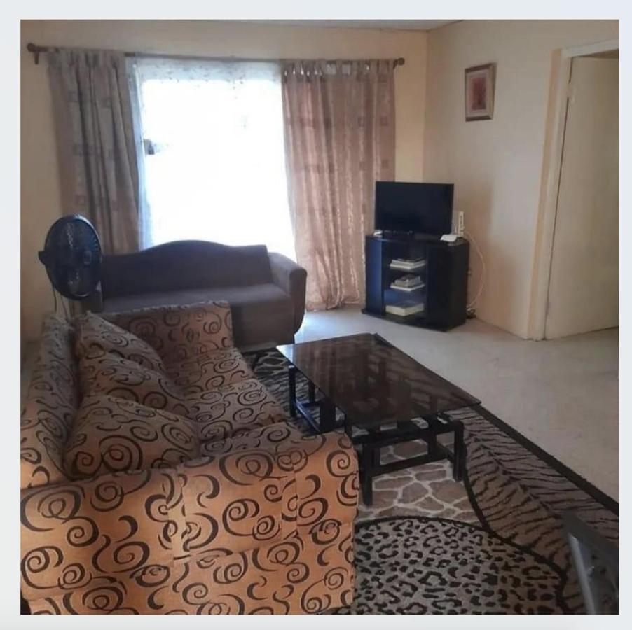 Chelsea Manor Apartment Кингстън Екстериор снимка